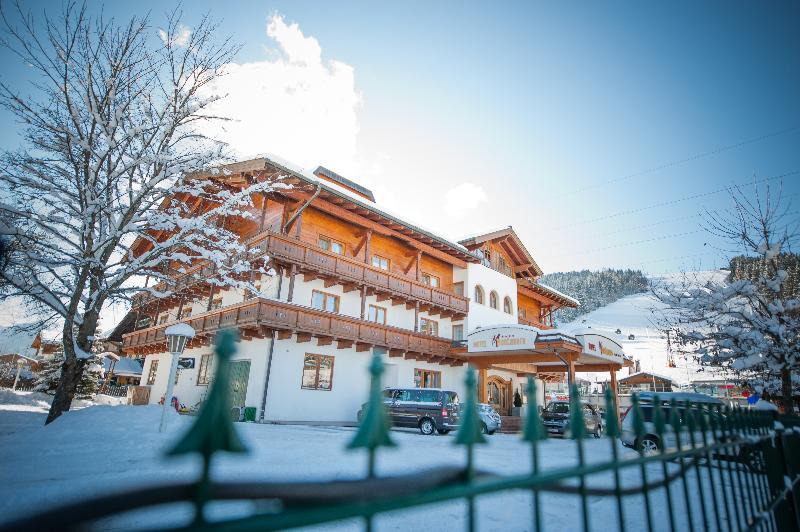 Alpines Gourmet Hotel Montanara Flachau Exterior foto